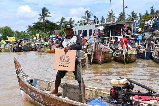 Kolinlamil Salurkan 5.000 Paket Sembako untuk Nelayan Muara Gembong